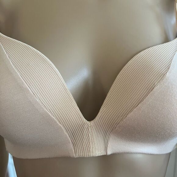 LIVELY The All-Day Deep V No-Wire Bra sz 36A EUC - Picture 6 of 7